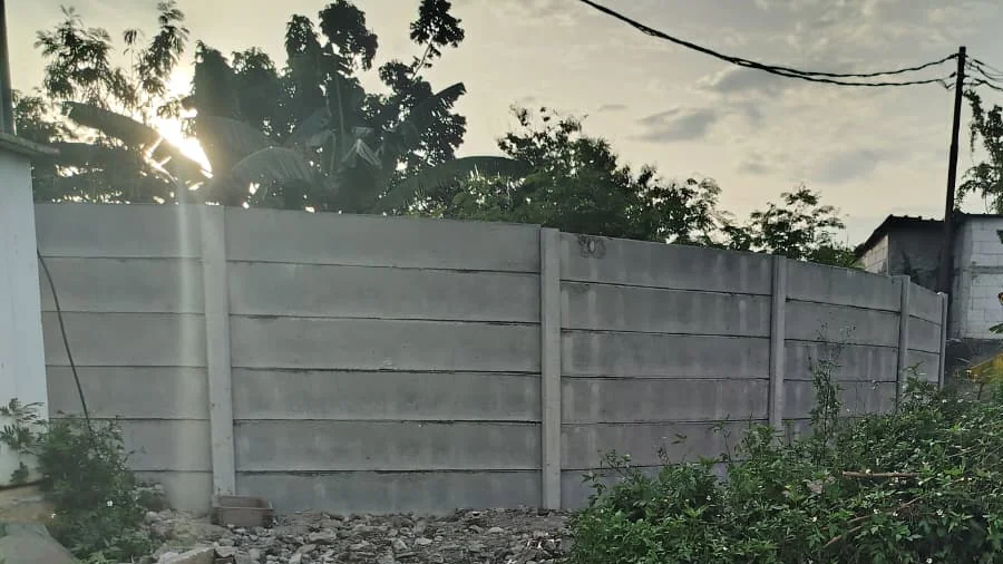 Pagar panel beton memagari lahan kosong, contoh jasa pagar panel beton Lebak