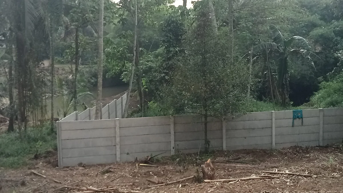 Pagar panel beton sebagai batas kebun, contoh jasa pagar panel beton Pandeglang